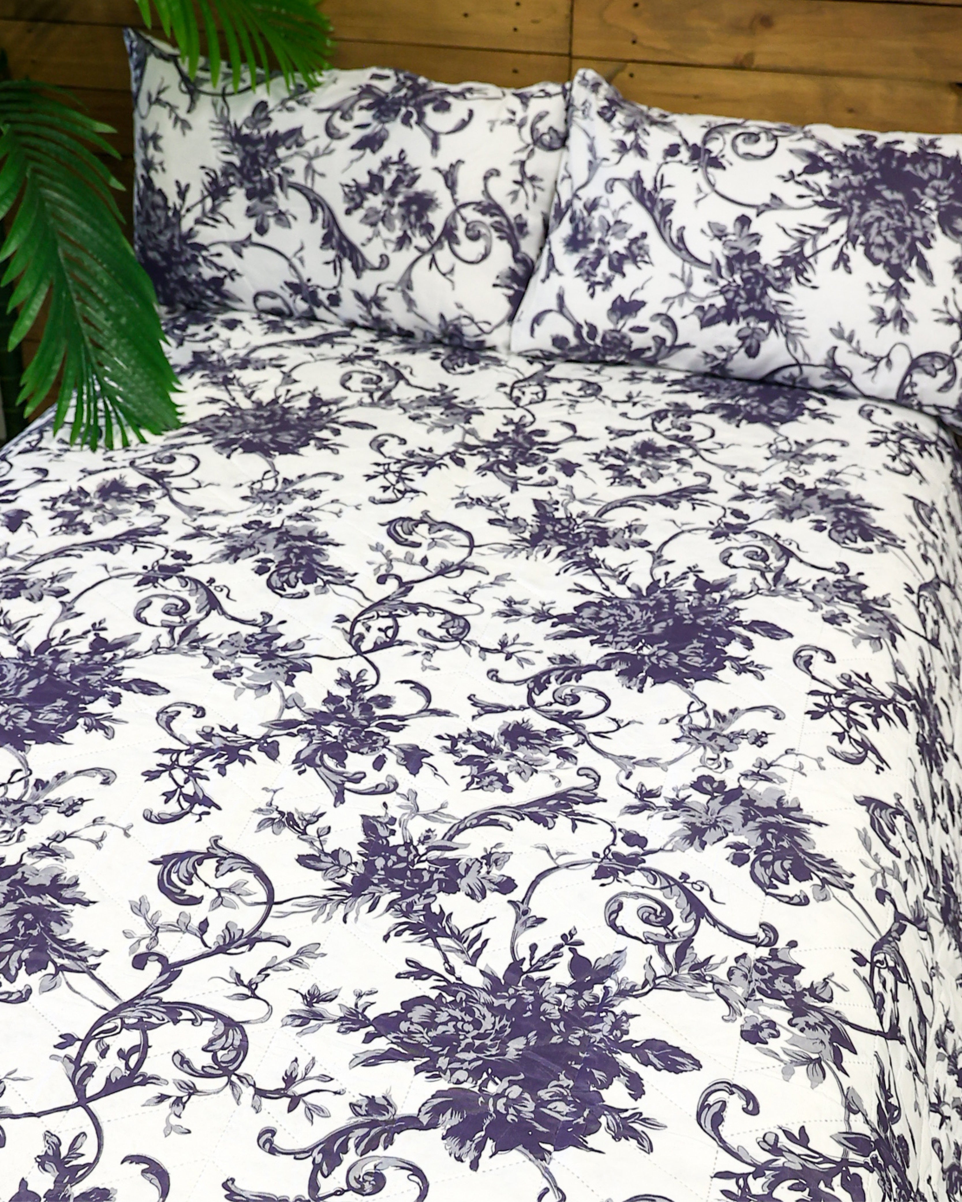 Toile Print Quilt 220 x 220cm + 2 Pillowcases