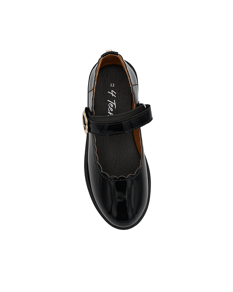 Girls Scallop Detail Boyfriend Shoe