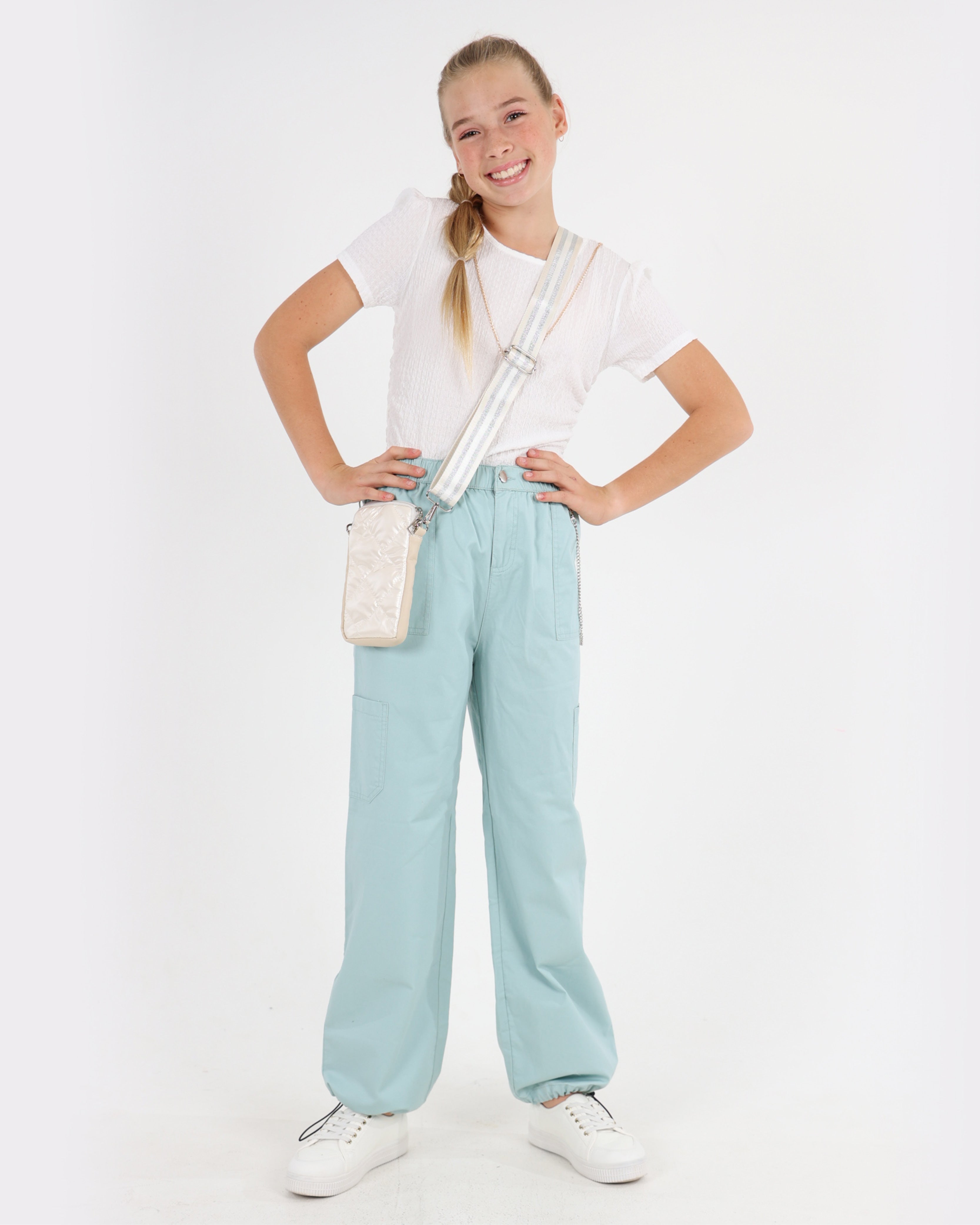Short Sleeve Side Ruched Blouse Including a Necklace