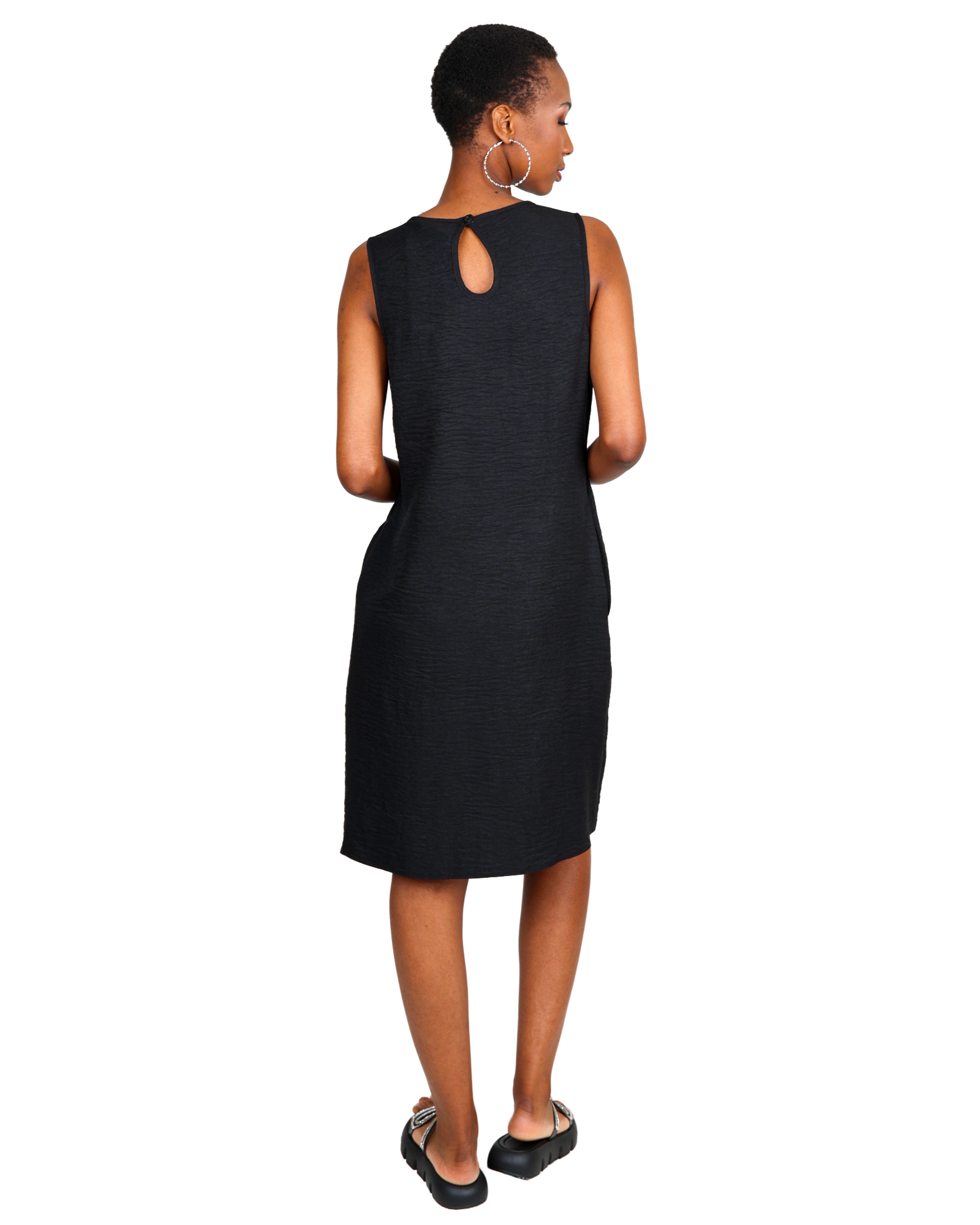 Black Knee Length Sleeveless Shift Dress