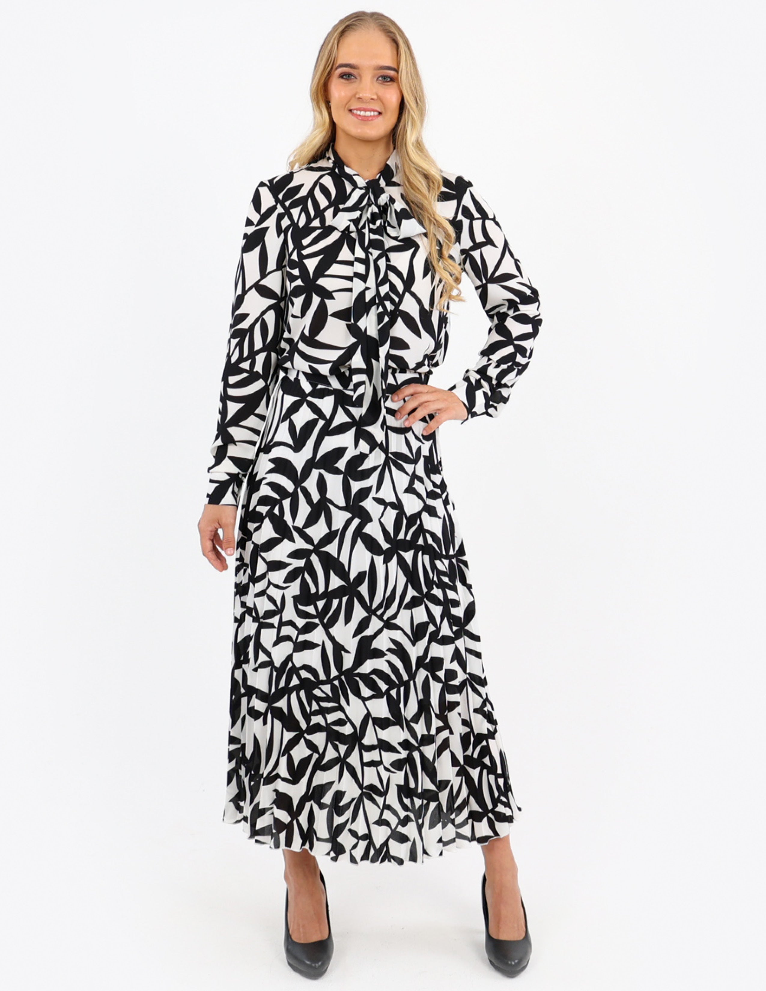 Geometric Print Pleated Maxi Skirt