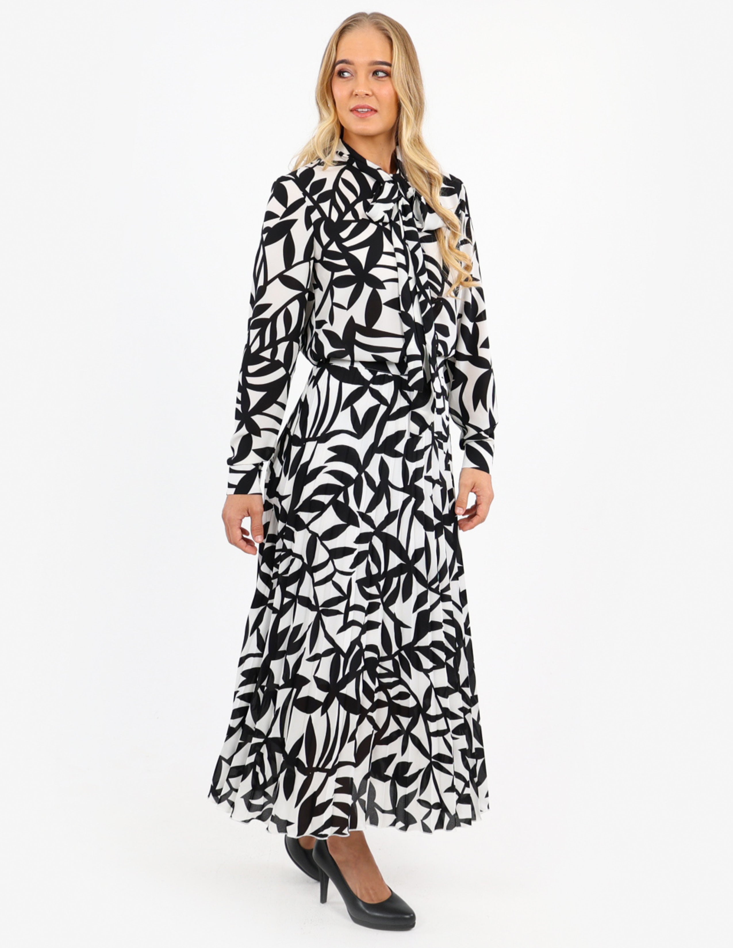 Geometric Print Pleated Maxi Skirt