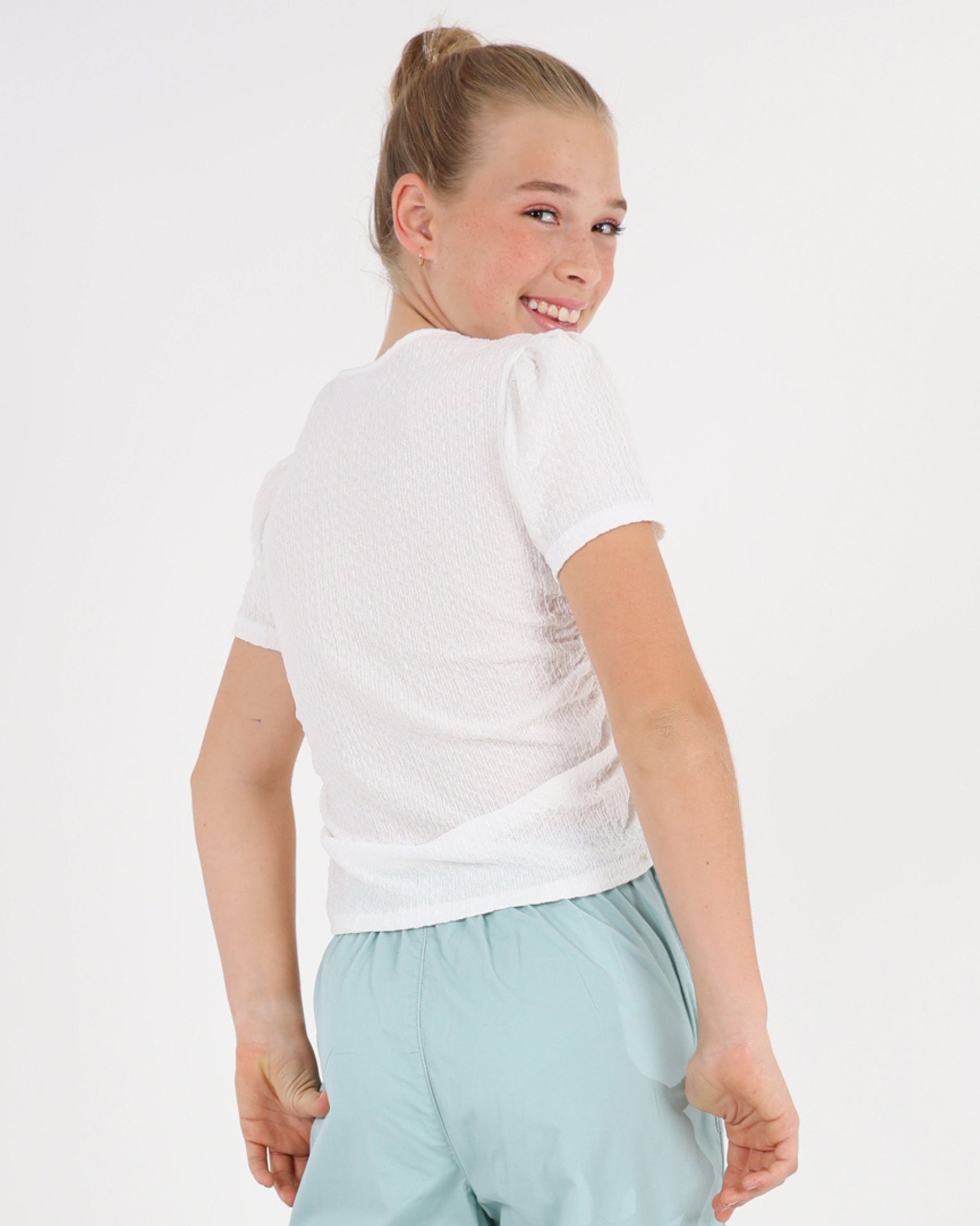 Short Sleeve Side Ruched Blouse Including a Necklace