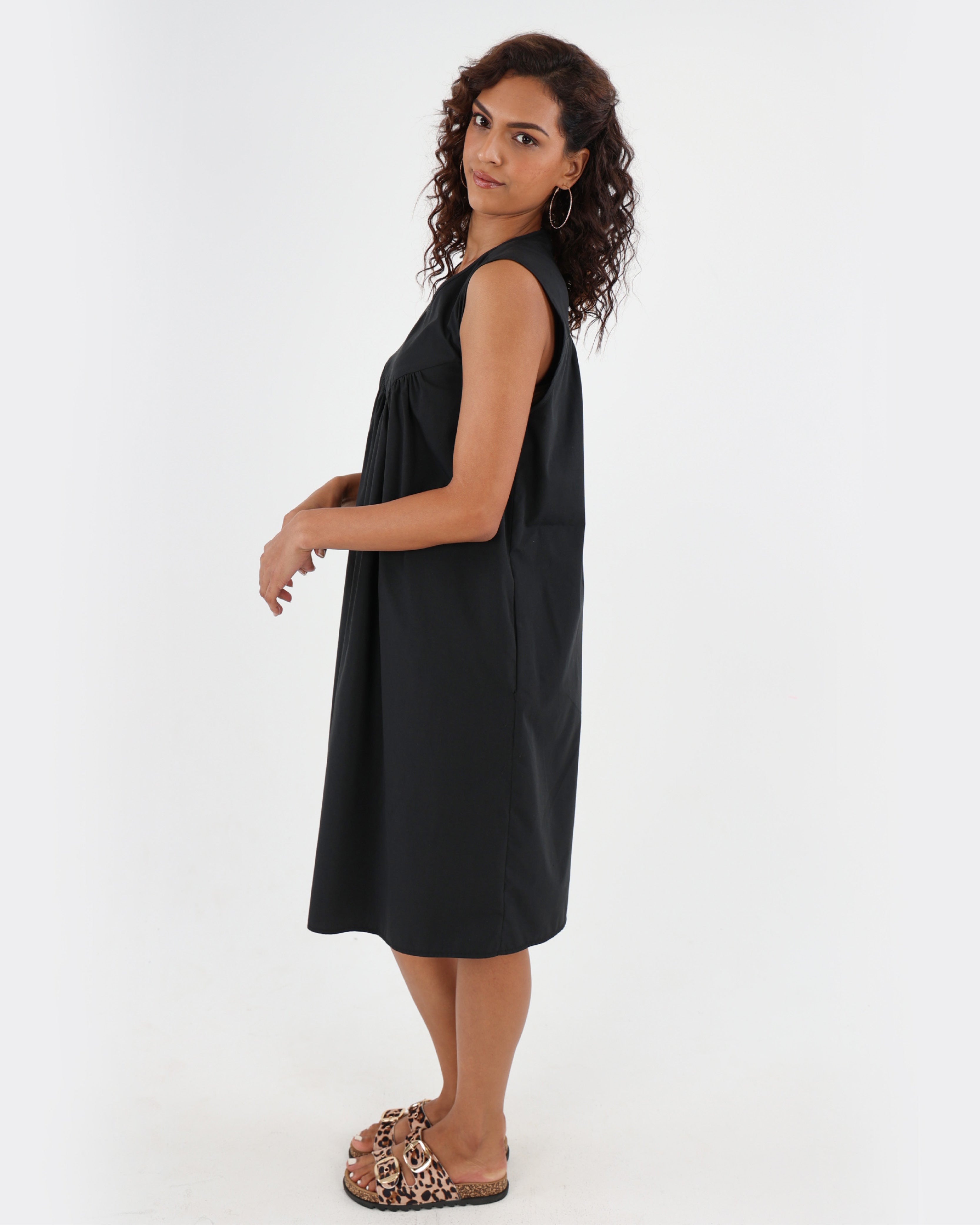 Black Sleeveless V-Shaped Yoke Panel Flair Dress