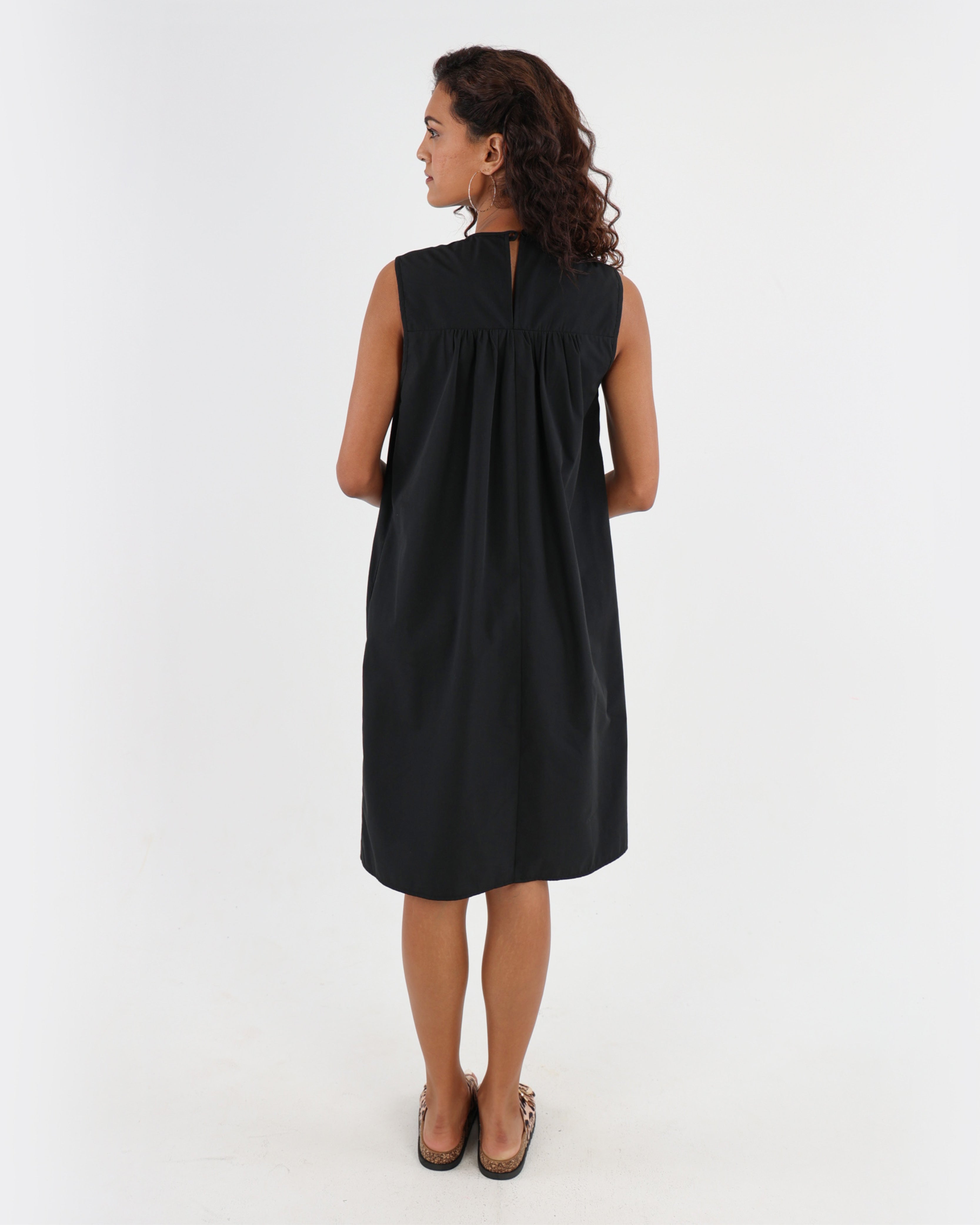 Black Sleeveless V-Shaped Yoke Panel Flair Dress