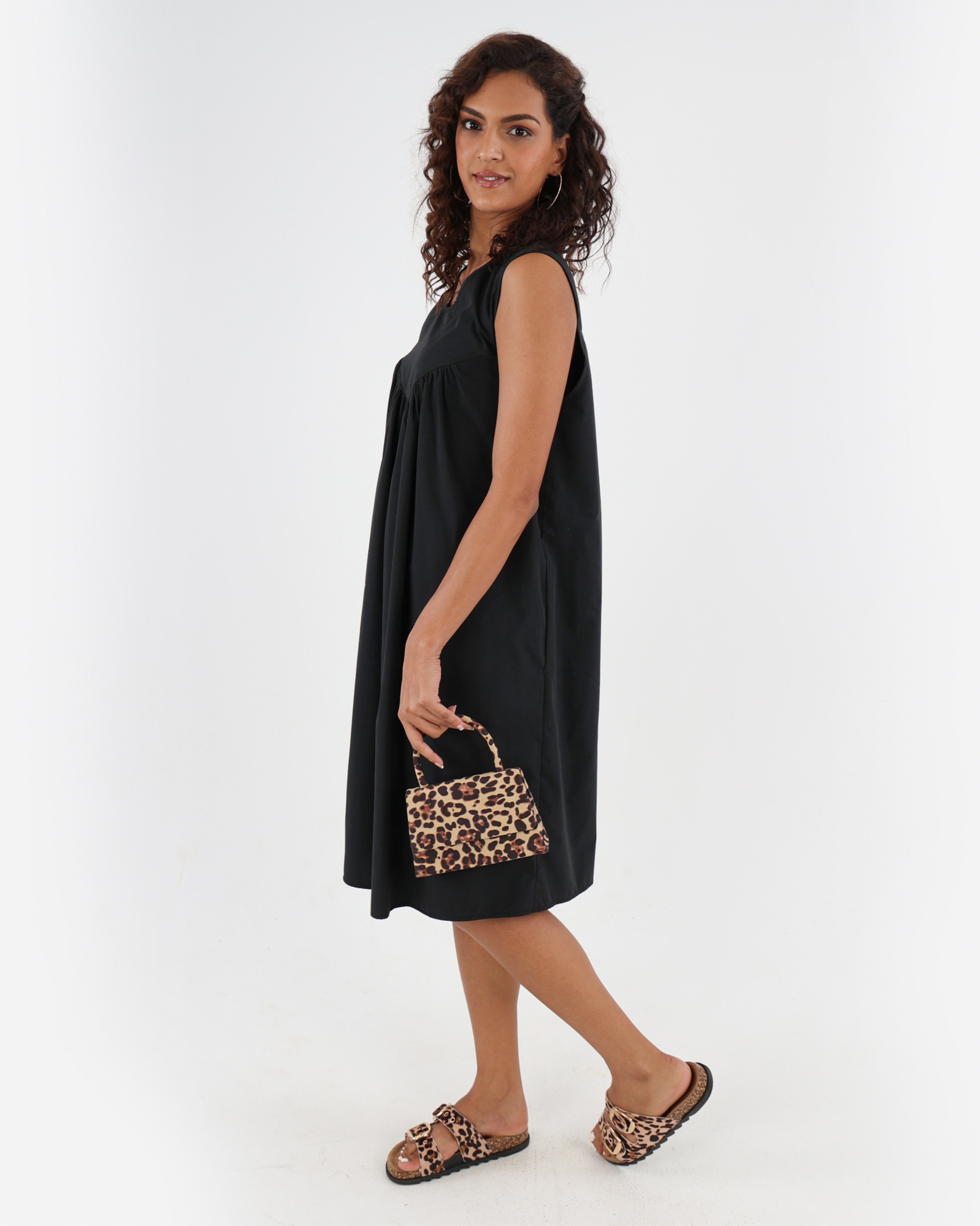 Black Sleeveless V-Shaped Yoke Panel Flair Dress